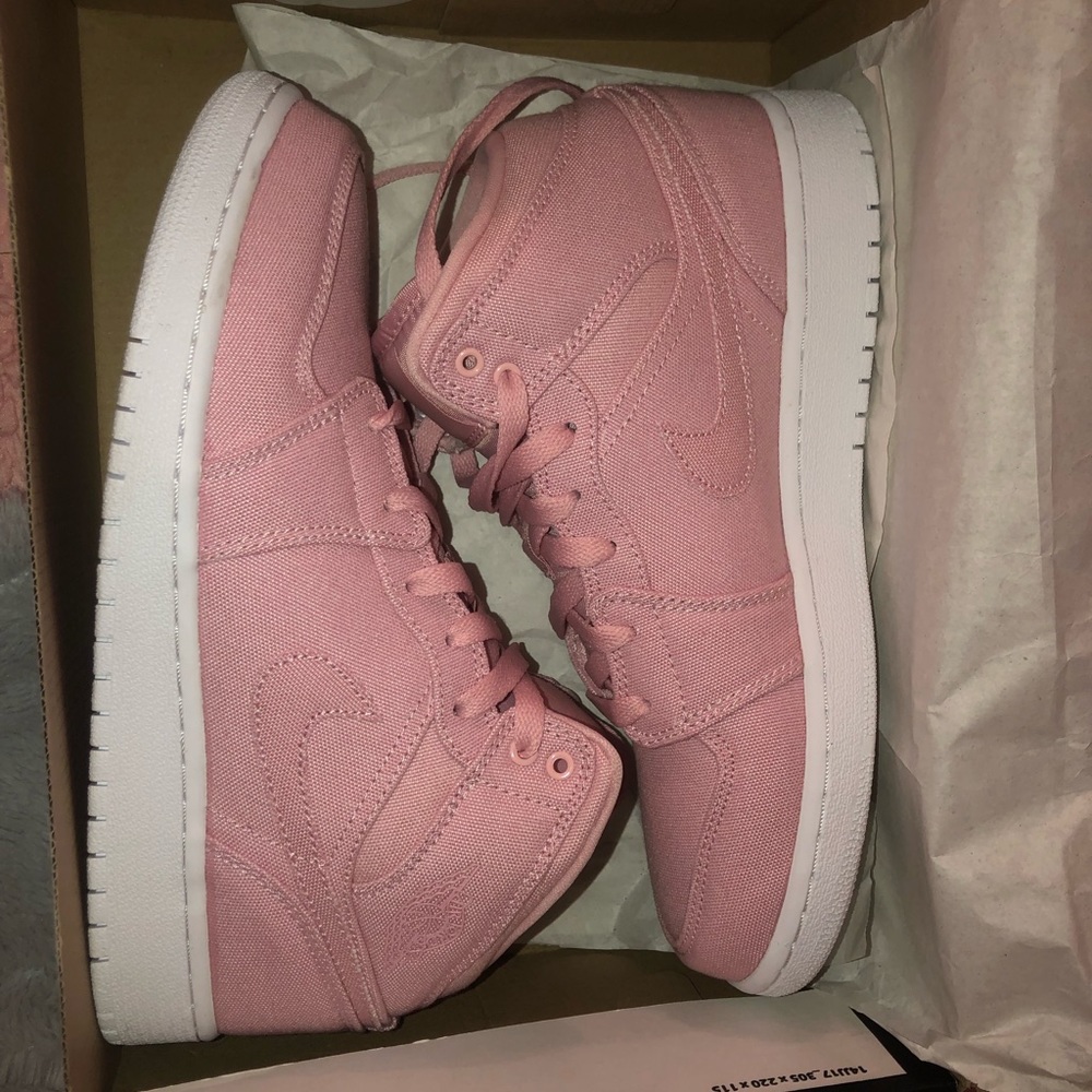 pink Jordan 1 mid 6.5